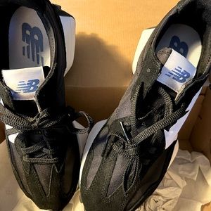 NWOT New balance 327s